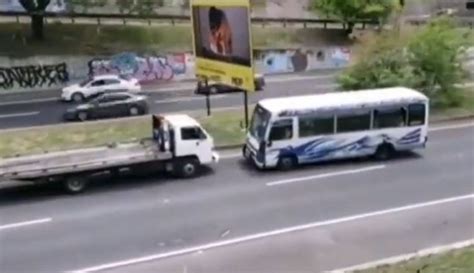 VIDEO Graban A Microbusero De La Ruta 45 AB Circulando En Sentido