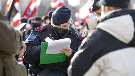 Corona Demo In Wien Zwei Festnahmen Und Anzeigen