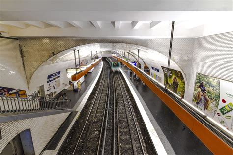 Paris Palais Royal Mus E Du Louvre Metro Station Photo Review