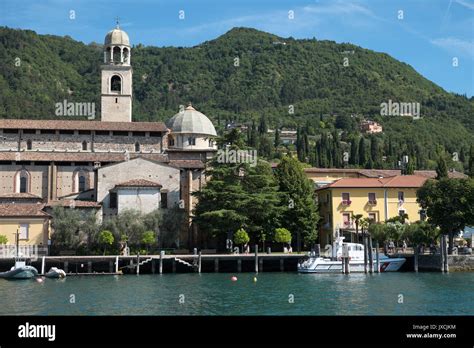 Salo Gardasee Italien Die Kathedrale Santa Maria Annunziata Steht Von