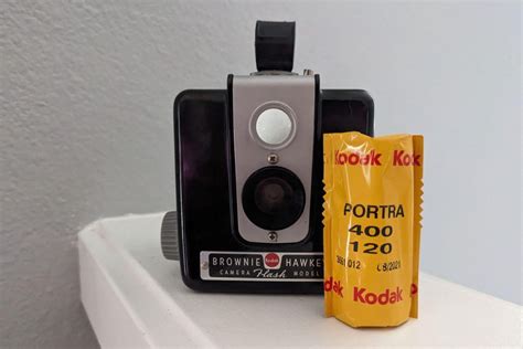 Kodak Brownie Hawkeye Vintage Camera Review Shoot It With Film