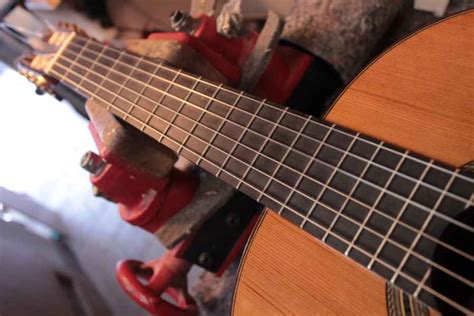 Naprawa I Strojenie Gitar Klasycznych LUTHIER