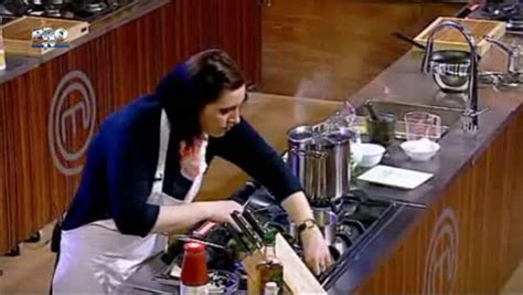 Concurentii Masterchef Prinsi Cu Fituici Pentru Cea De A Doua Proba