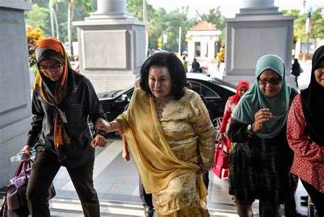 Rosmah Mohon Batal Pertuduhan Elak Cukai Pengubahan Wang Haram