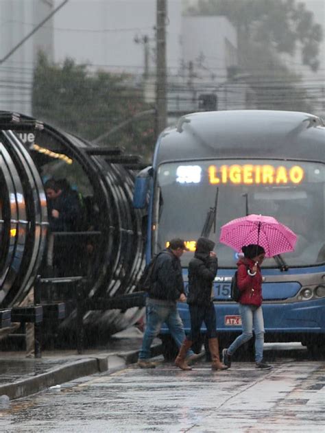 Previsão do tempo para Curitiba temporal e frente fria