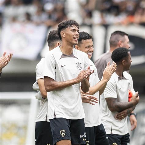 Porto e Barcelona monitoram zagueiro Rafael Venâncio do Corinthians