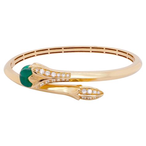 Italian 18 Karat Yellow Gold Retro Style Bangle Bracelet For Sale At