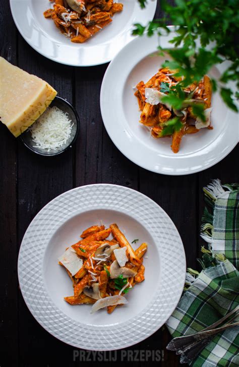 Penne Z Kurczakiem I Pieczarkami W Sosie Mietanowo Pomidorowym