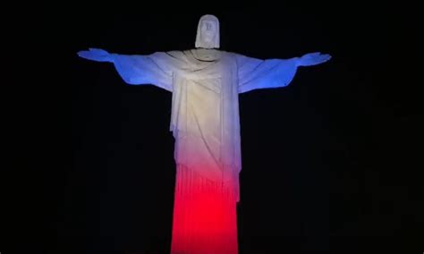 Cristo Redentor Fica Iluminado Em Homenagem Rainha Elizabeth Ii