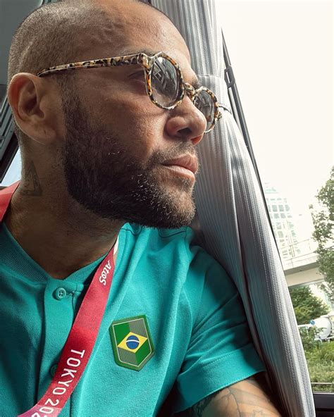 Daniel Alves Nega Abandono Ao S O Paulo Ap S Ganhar Ouro Nas Olimp Adas