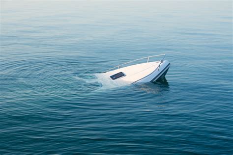 What to do if you’re involved in a boat crash - Cottage Life