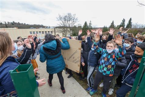 Photos Beaucourt Les Profs Du Collège Se Mettent à Poil Pour