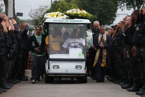 Corpo De Policial Morto Durante Opera O Em Caxias Enterrado Em