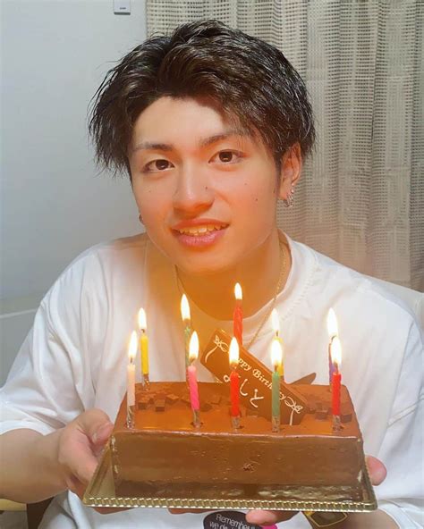 野口義斗さんのインスタグラム写真 野口義斗instagram「 19歳の誕生日を迎えました🎂 あっという間に歳をとって行って、焦りも