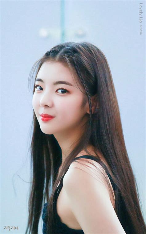 Pin Oleh Di Itzy Gaya Rambut Kuncir Selebritas Gadis Cantik