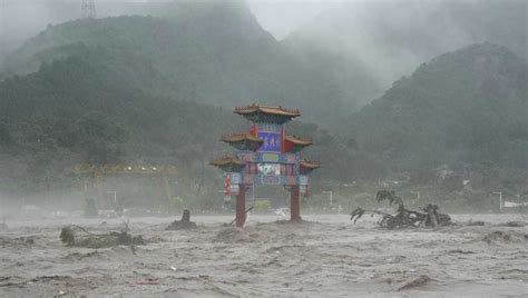 20 dead in flooding around Beijing, thousands evacuated