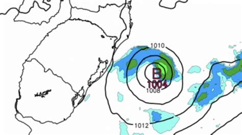 Baixa pressão na costa trará instabilidade MetSul Meteorologia