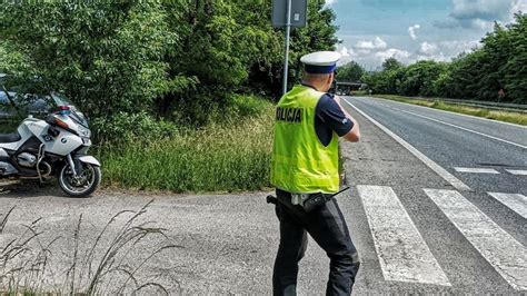 Pędzili ponad 100 km na godzinę Trzech kierowców straciło prawo jazdy