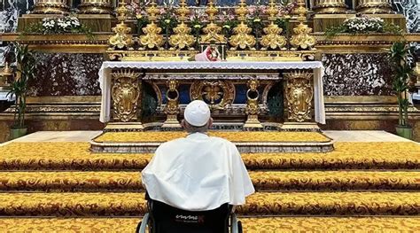 Papa Francisco Reza En Santa Mar A La Mayor Antes De Su Viaje A