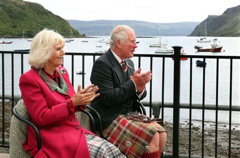 Prince Charles Touch Par Le Covid Camilla Parker Bowles Est Elle