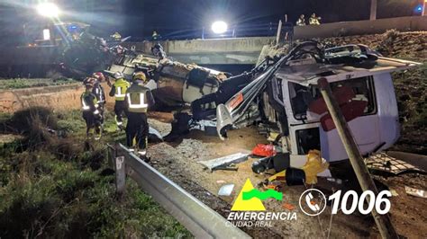 El Accidente De Un Cami N Obliga A Cortar Un Carril De La A