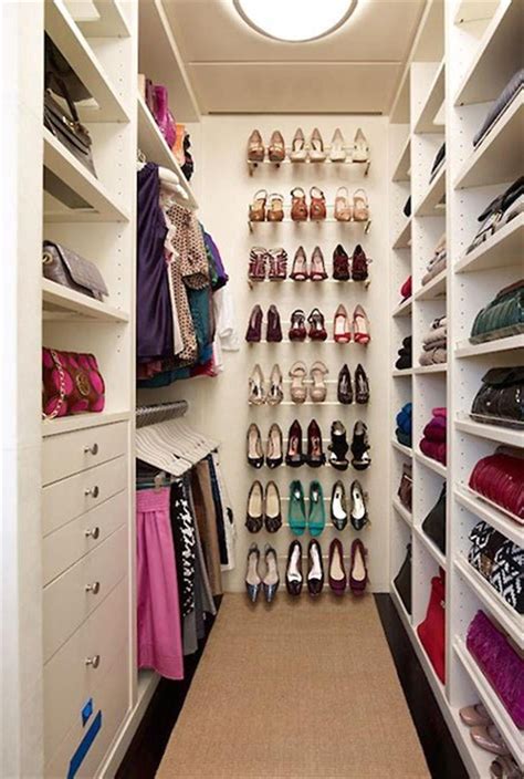 Organized Small Walk In Closet Decoomo