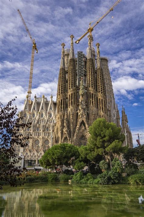 Kathedrale La Sagrada Familia In Barcelona Spanien Redaktionelles