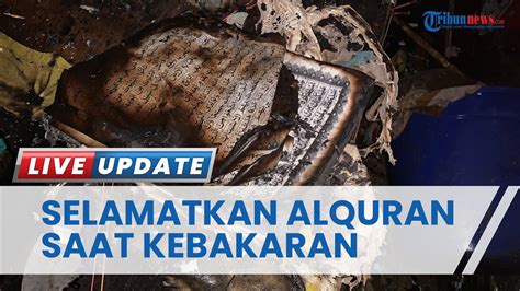 Relawan Selamatkan Al Quran Di Reruntuhan Rumah Yang Terbakar Di Jalan