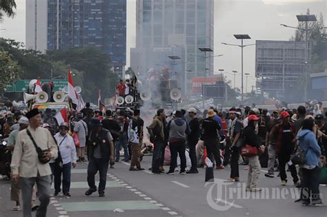 Unjuk Rasa Tolak Pemilu Curang Di Depan Gedung Dpr Foto