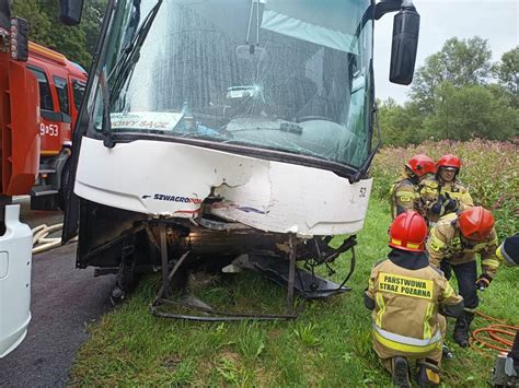 Witowice G Rne Dk Wypadek Autobusu Z Osob Wk Dwie Osoby Nie Yj