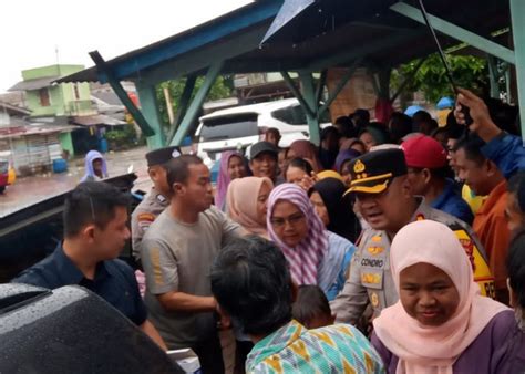 Sambut Bulan Suci Ramadhan Kapolres Serang Bagikan Paket Sembako