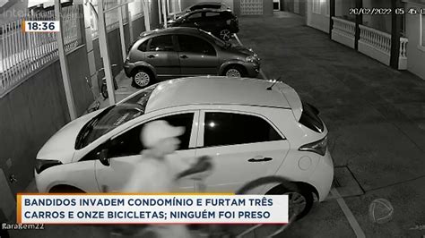 Bandidos invadem condomínio e furtam 3 carros e 11 bicicletas YouTube