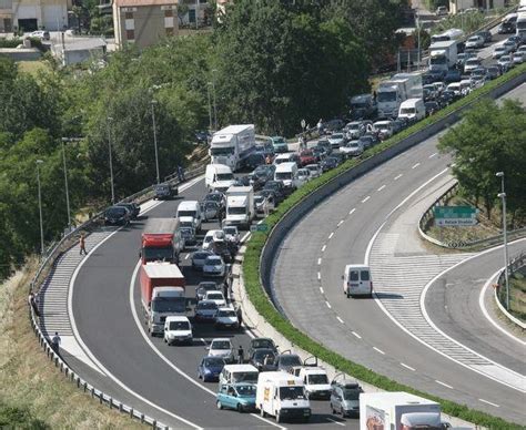 Incidente In A Tra Loreto E Civitanova Un Morto Traffico In Tilt