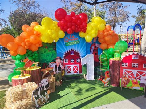 La Granja de Zenón Farm animals birthday party Barnyard birthday