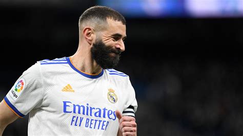 Real Madrid Benzema blessé manquera le clasico contre le FC