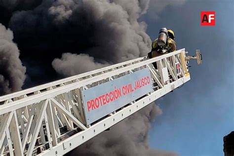 Voraz incendio consumió una fábrica de aceites y lubricantes en