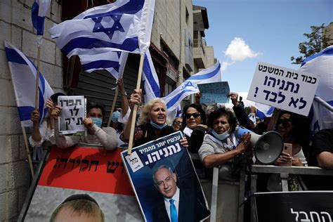 Protests Erupt Outside Of Jerusalem Courthouse Ahead Of Netanyahu Trial ...