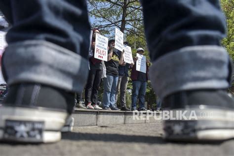 Aksi Bersama Jurnalis Kecam Tindak Kekerasan Polisi Republika Online