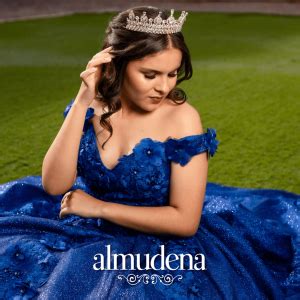 Vestido para Quinceañera Azul Rey con Flores Almudena Boutique Ropa