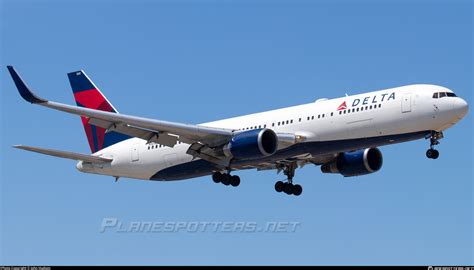 N Dz Delta Air Lines Boeing Er Wl Photo By John Hudson Id