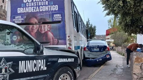 Cami N De Transporte P Blico Se Queda Sin Frenos Y Choca Contra Otra