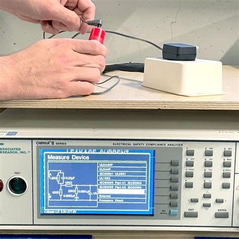 Leakage current and protective conductor current measurement