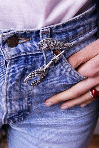 How To Wear Pins And Brooches To Easily Update Your Clothes How To