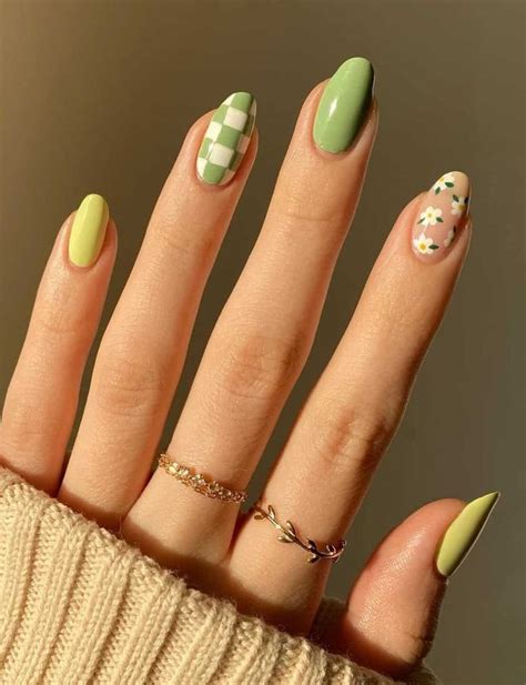 Gorgeous May Nails For A Spring Manicure Chasing Daisies