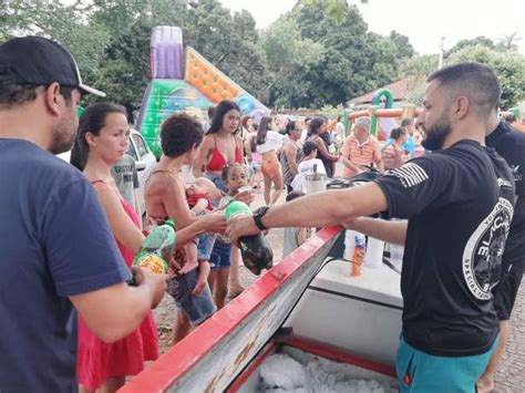 Festa em comemoração ao Dia das Crianças reúne milhares na Praça do