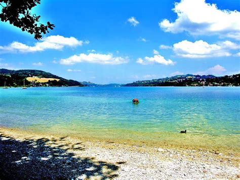 L Une Des Plages Du Lac De Paladru Entour De Son Eau Turquoise Cc