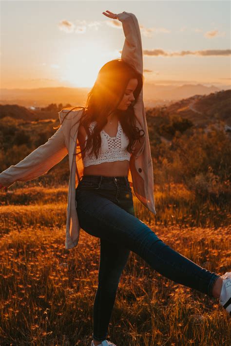 Ideas De Poses Para Fotos En El Campo En La Naturaleza Al Aire Libre