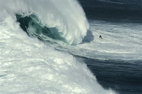 Nazare North Canyon Wallpaper | Happywall