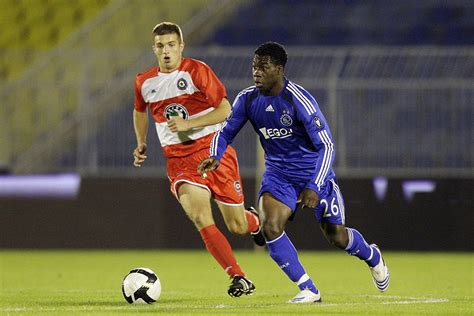 Sarpong Over Scoren Tijdens Ajax FK Borac En Spelen Tegen FK Vojvodina