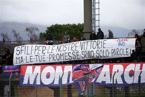 Montevarchi Striscione Polemico Allo Stadio Contro Il Sindaco